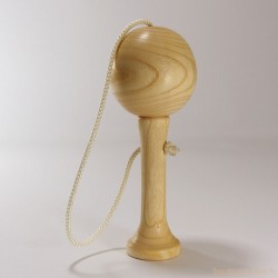 bilboquet traditionnel en bois